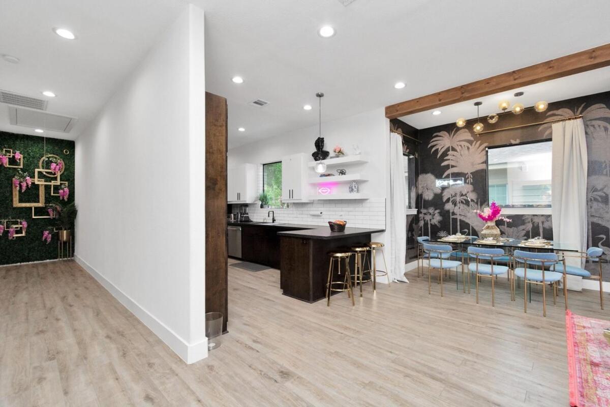 Houston's Downtown Bloom House - Spacious Floral Escape For Groups Holiday home *