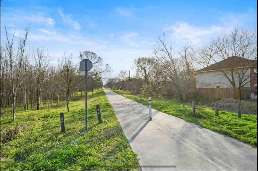 Villa 1 Miles From Hdt Kingbed Freeparking Laudry Houston