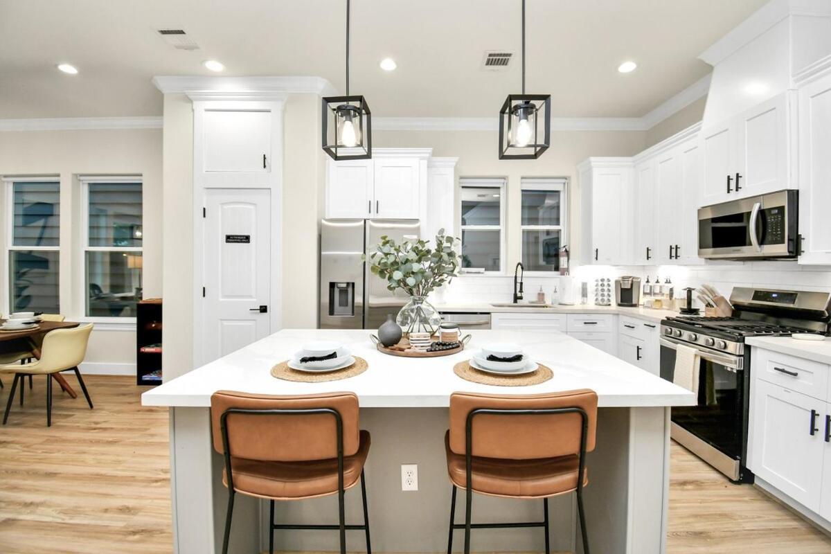 Villa 1 Miles From Hdt Kingbed Freeparking Laudry