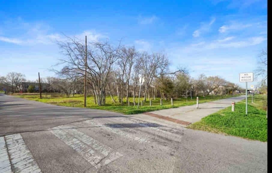 1 Miles From Hdt Kingbed Freeparking Laudry *