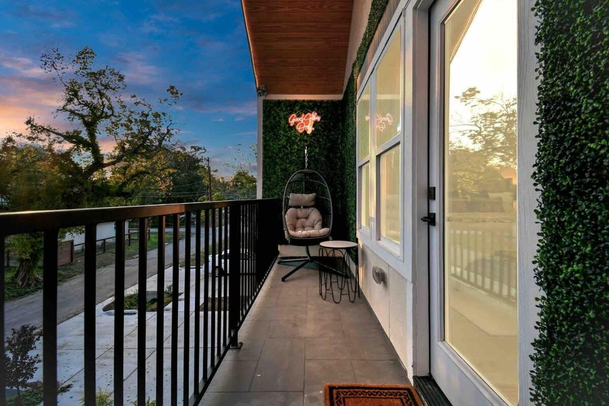 Villa 1 Miles From Hdt Kingbed Freeparking Laudry Houston