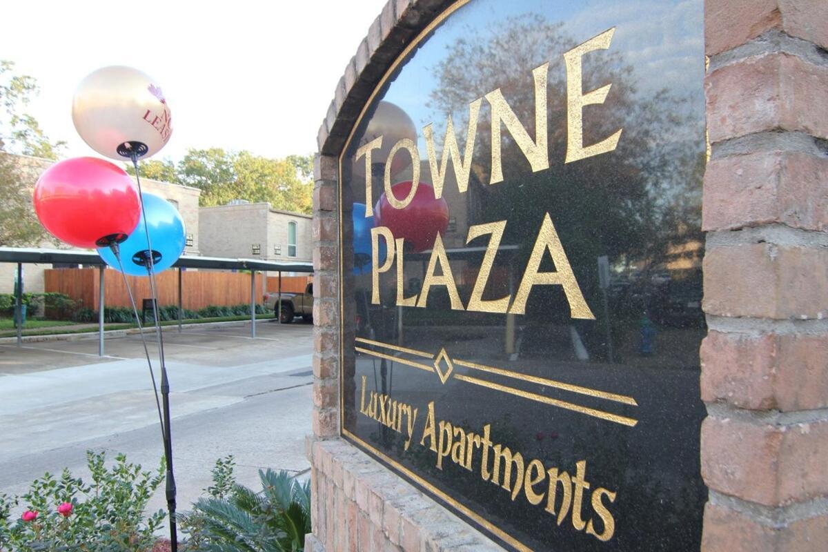 Towne Plaza #104 In The Galleria Area *