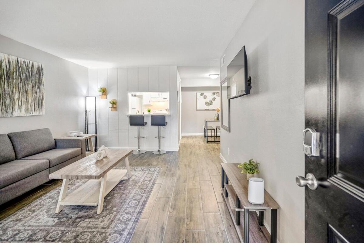 Apartment Towne Plaza #104 In The Galleria Area