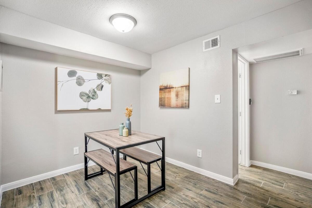 Towne Plaza #104 In The Galleria Area *