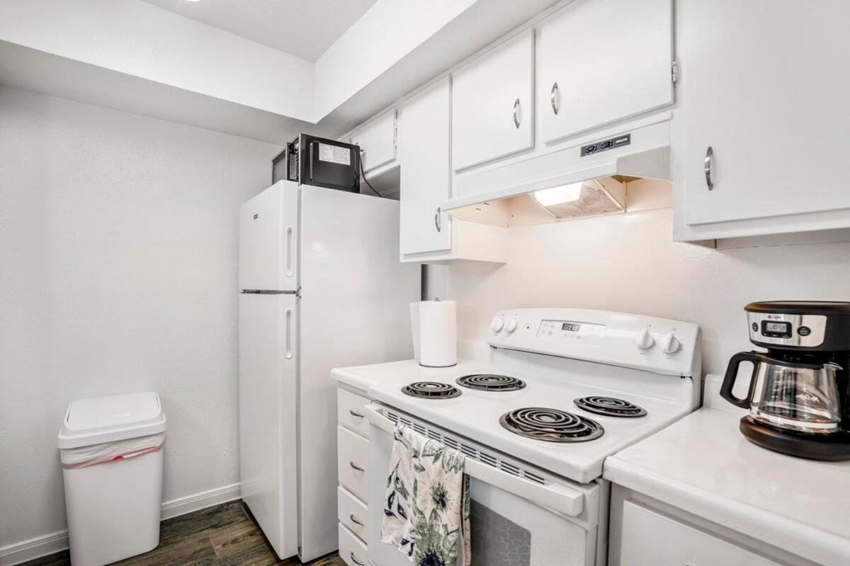 Towne Plaza #104 In The Galleria Area Apartment *