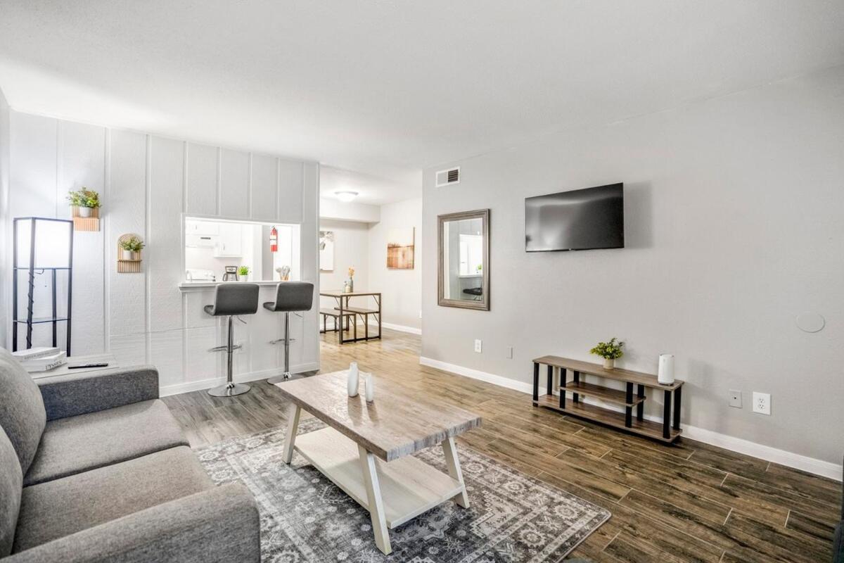 Apartment Towne Plaza #104 In The Galleria Area Houston