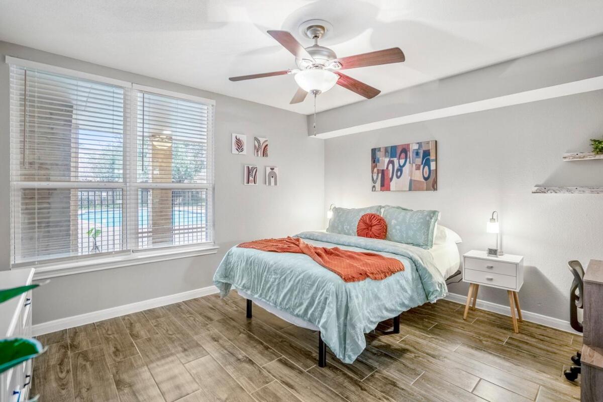 Apartment Towne Plaza #104 In The Galleria Area
