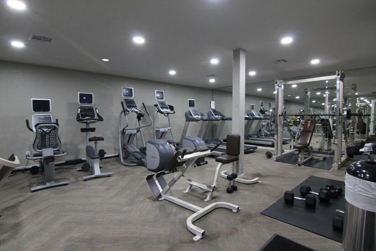Towne Plaza #104 In The Galleria Area Apartment *
