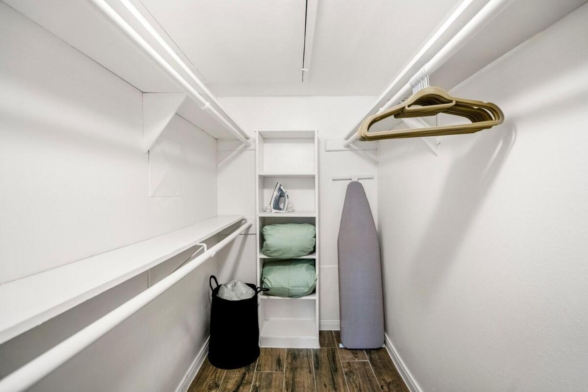Towne Plaza #104 In The Galleria Area Apartment