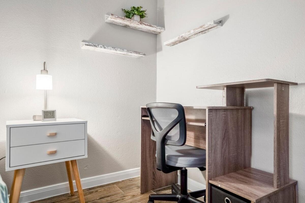 Towne Plaza #104 In The Galleria Area Apartment *