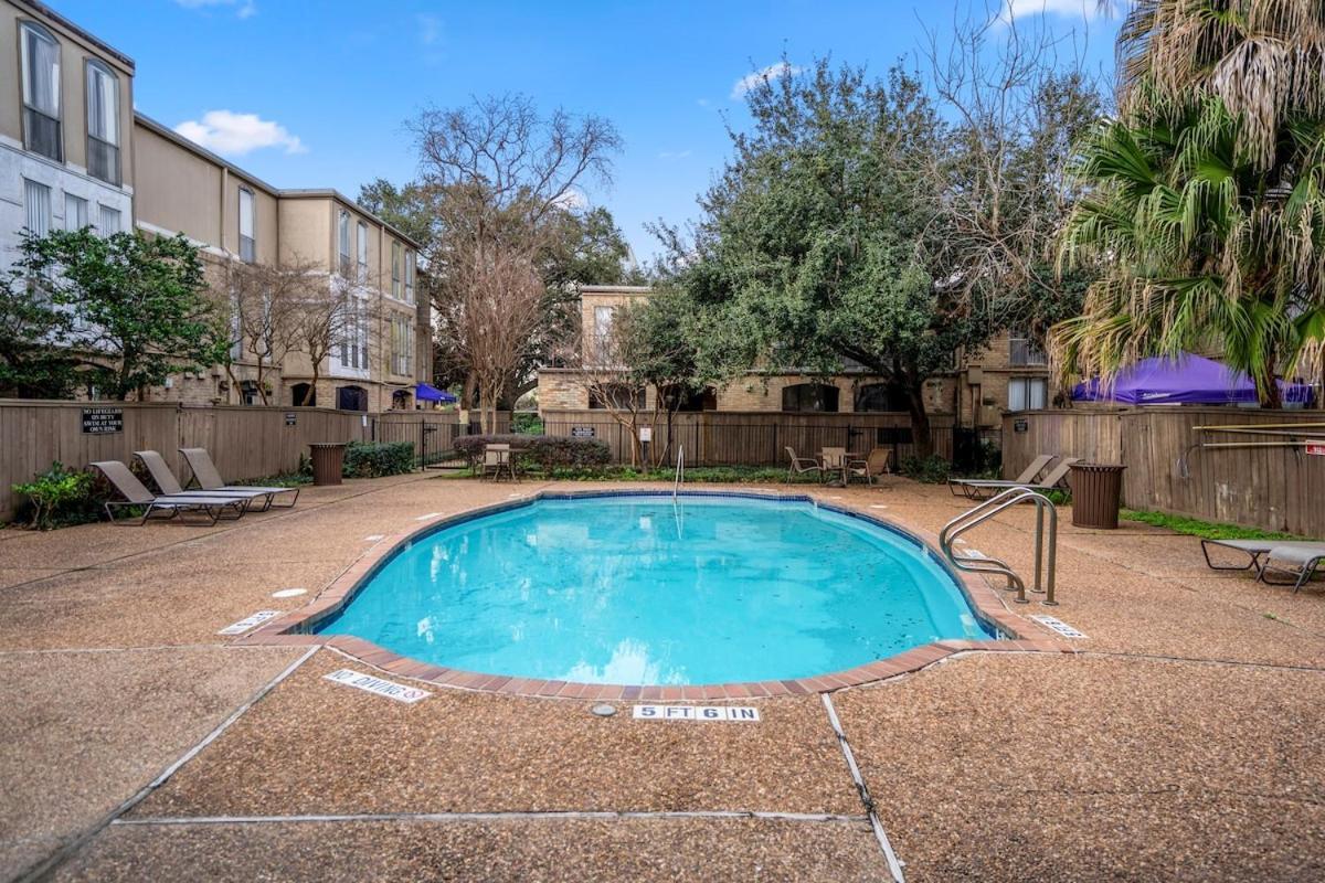 Towne Plaza #104 In The Galleria Area Apartment Houston