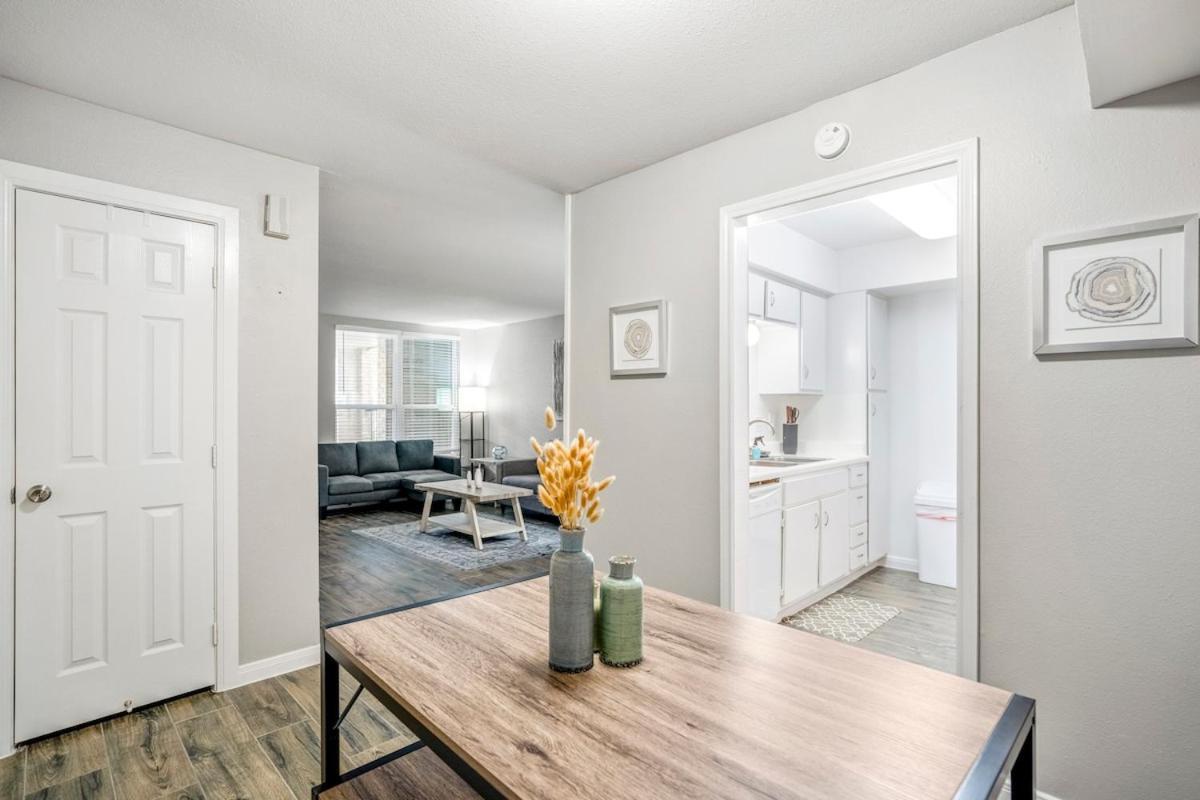 Apartment Towne Plaza #104 In The Galleria Area Houston
