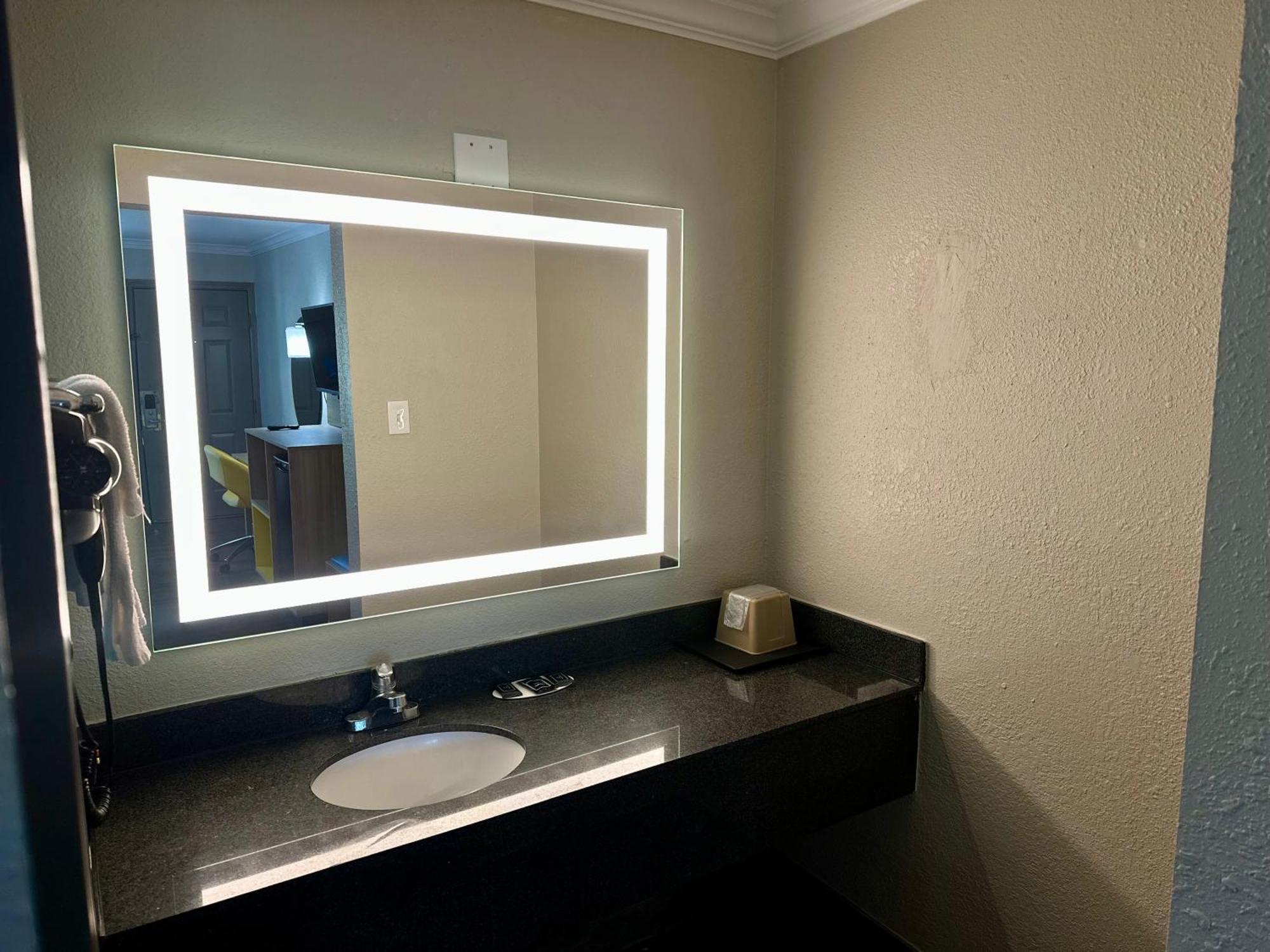 Days By Wyndham East Hotel Houston
