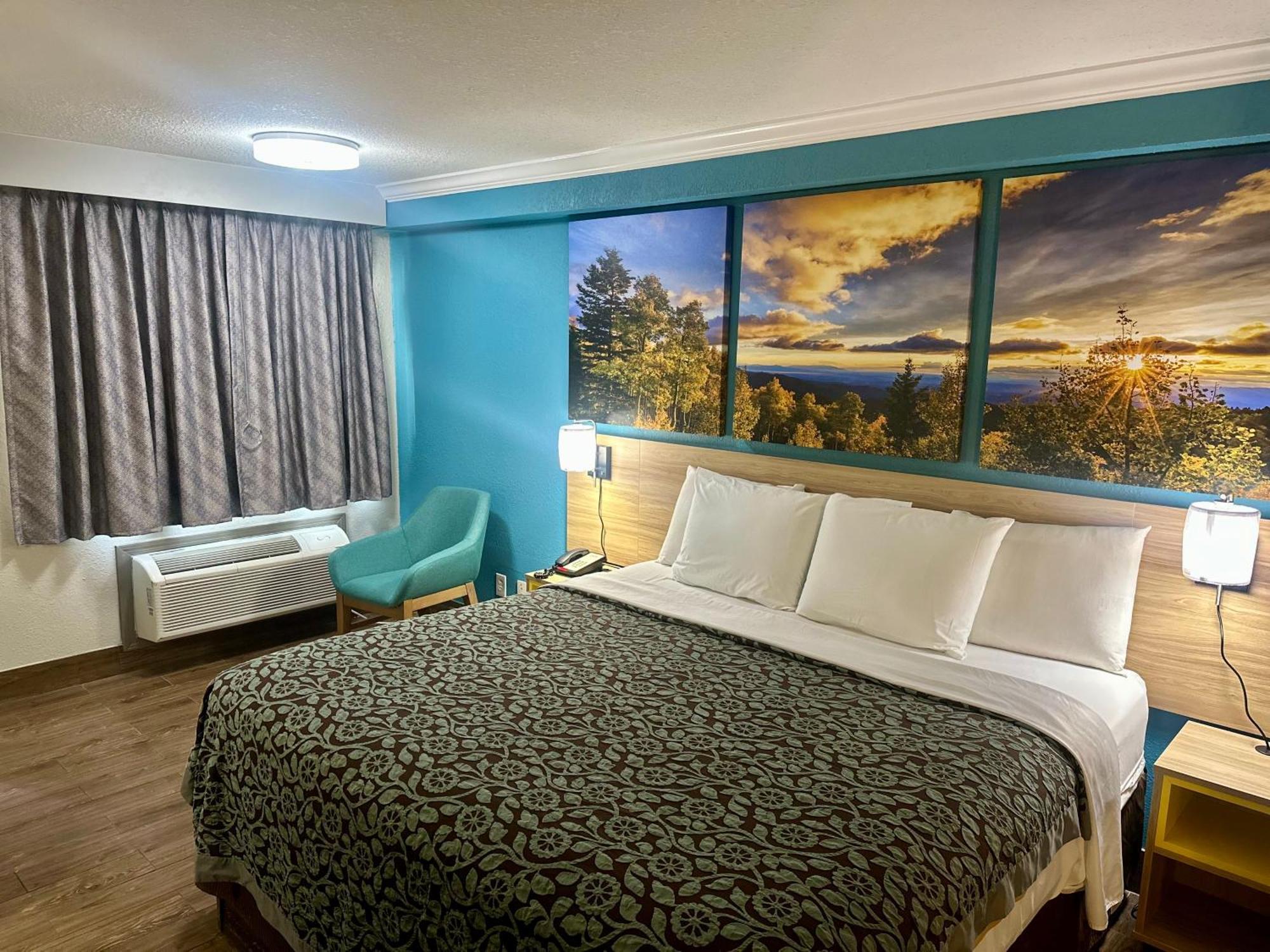 Days By Wyndham East Houston