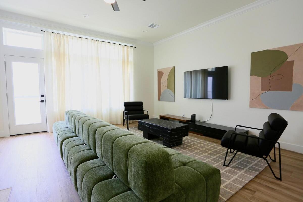 Villa Skyline View W Jacuzzi, 5 Mins To Dt