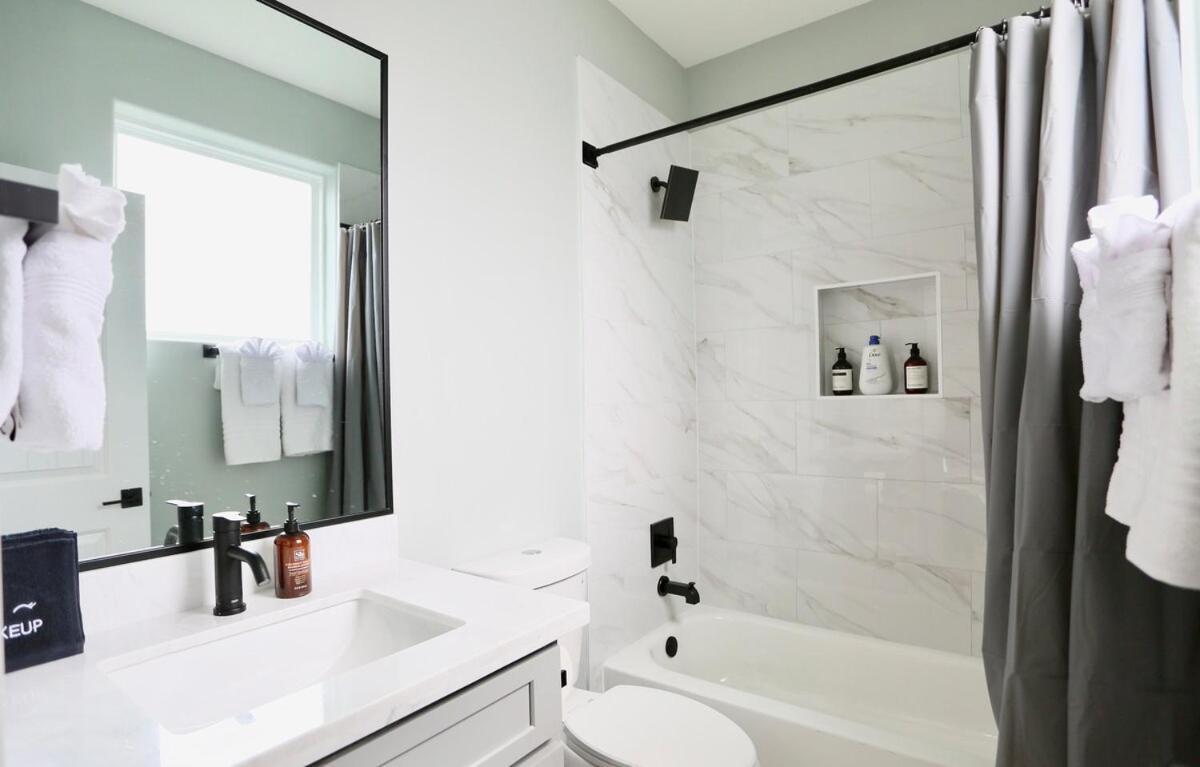 Villa Skyline View W Jacuzzi, 5 Mins To Dt Houston