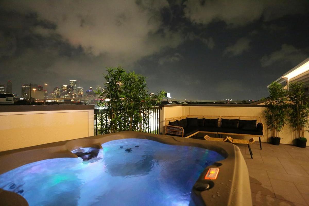 Skyline View W Jacuzzi, 5 Mins To Dt * Houston