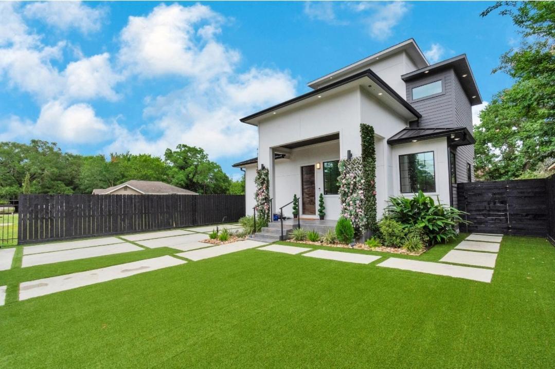 Holiday home Houston's Downtown Bloom House - Spacious Floral Escape For Groups *