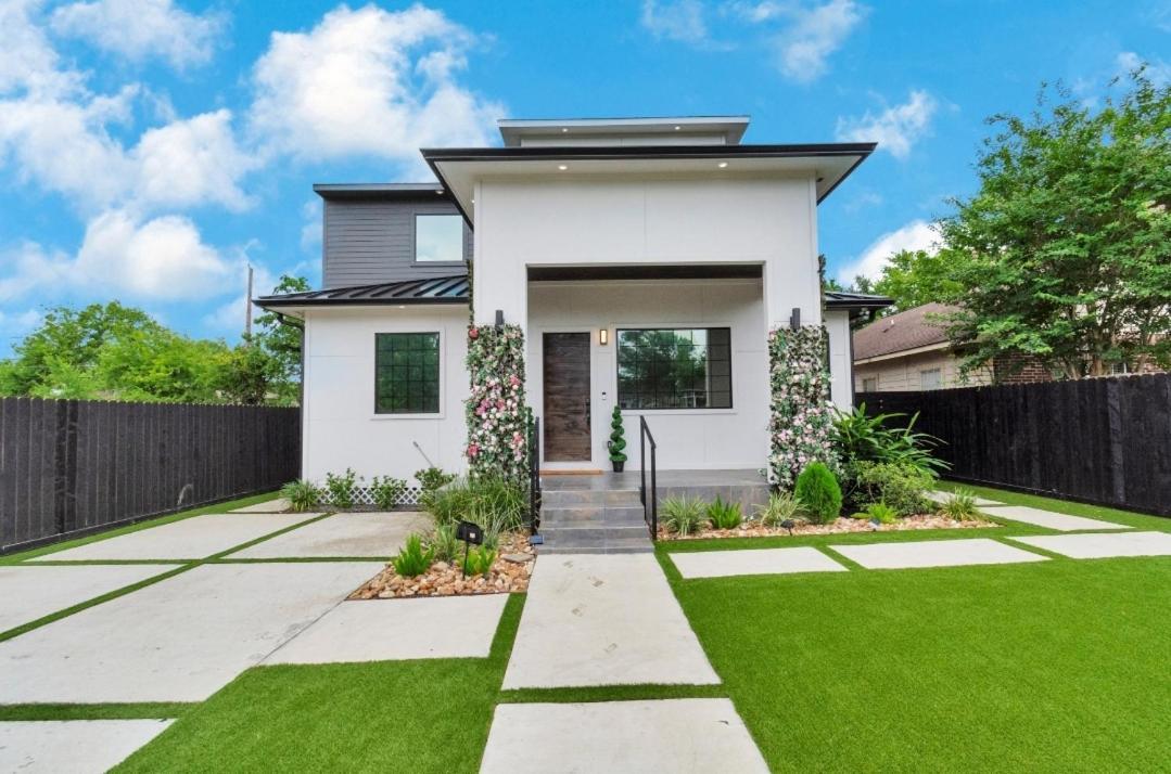 Holiday home Houston's Downtown Bloom House - Spacious Floral Escape For Groups