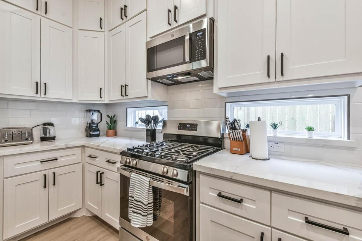 Inter-connected Duplex 8br Sleeps 22 Swim Houston
