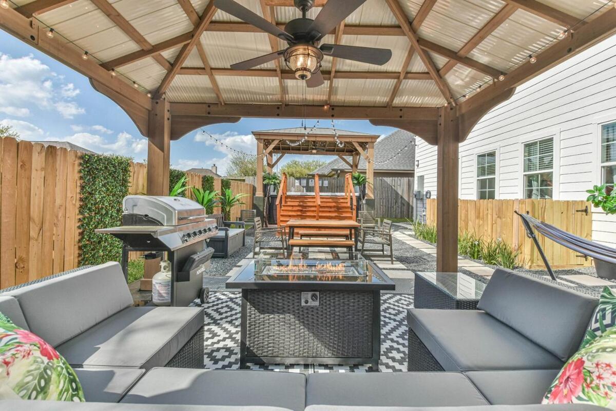 Inter-connected Duplex 8br Sleeps 22 Swim Houston