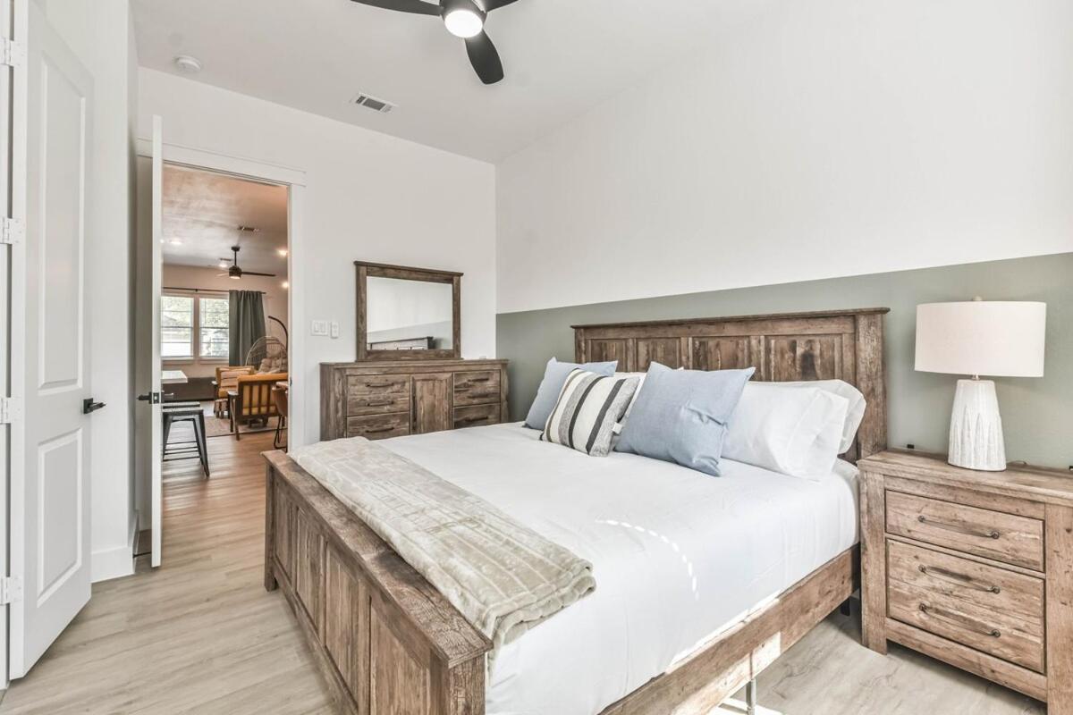 Holiday home Inter-connected Duplex 8br Sleeps 22 Swim Houston