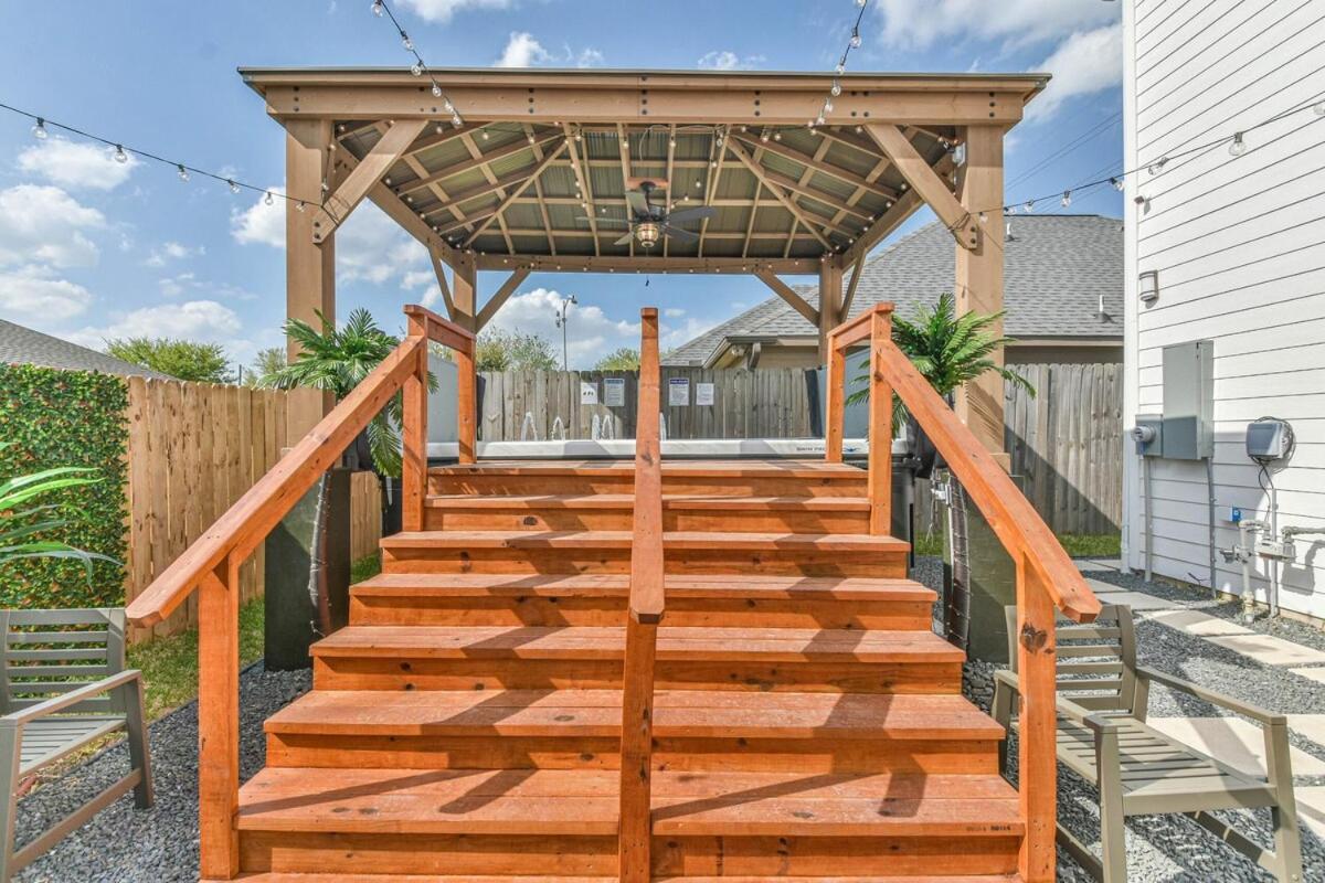 Inter-connected Duplex 8br Sleeps 22 Swim
