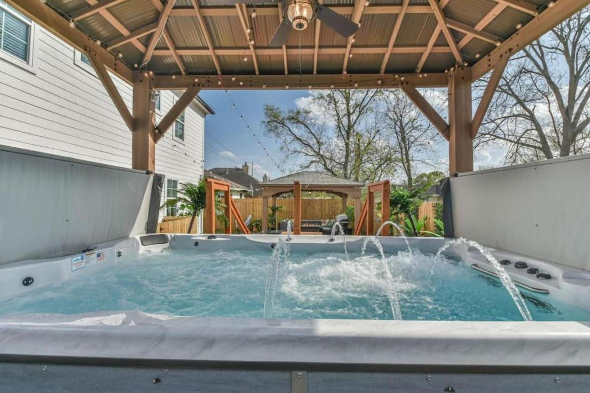 Inter-connected Duplex 8br Sleeps 22 Swim Holiday home