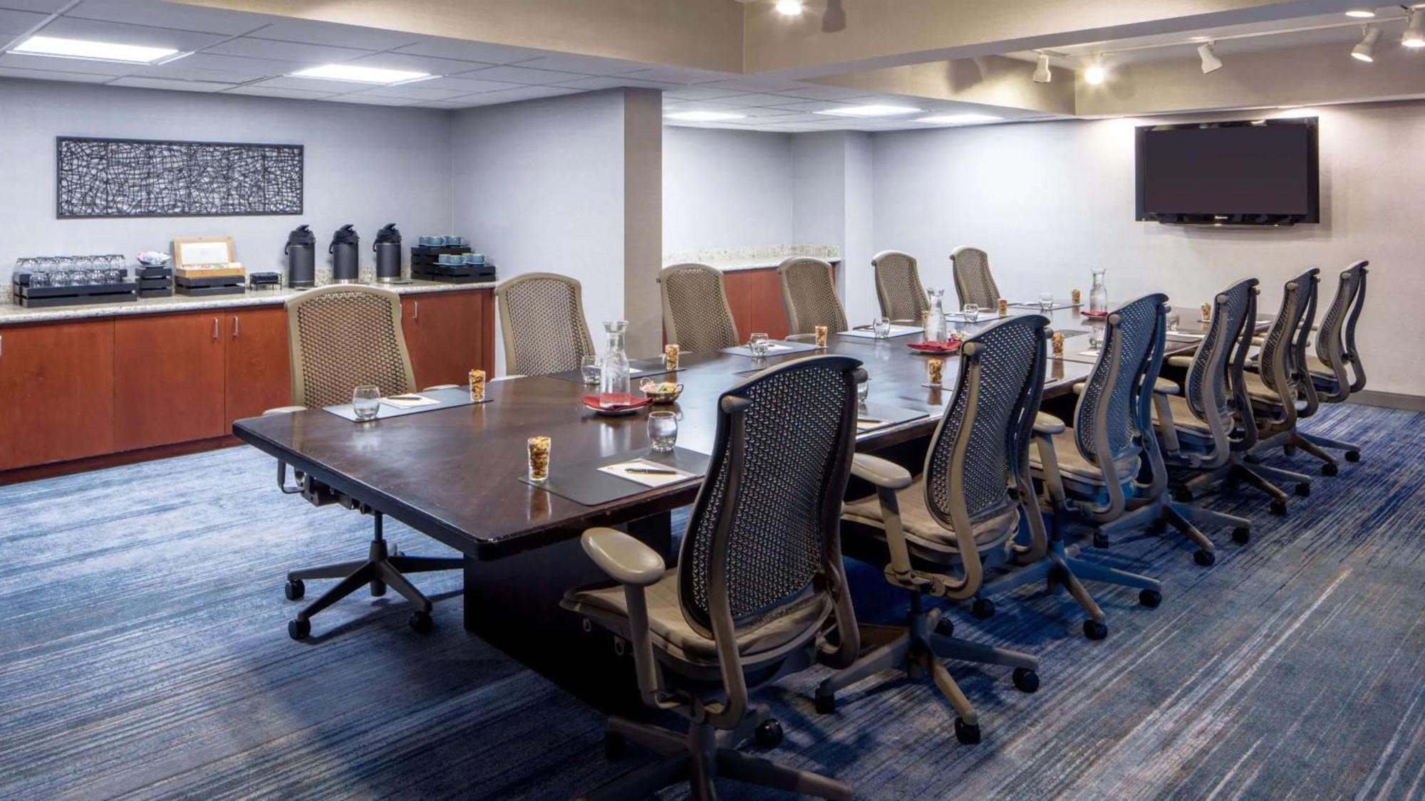 Sonesta Iah Airport Hotel 4*