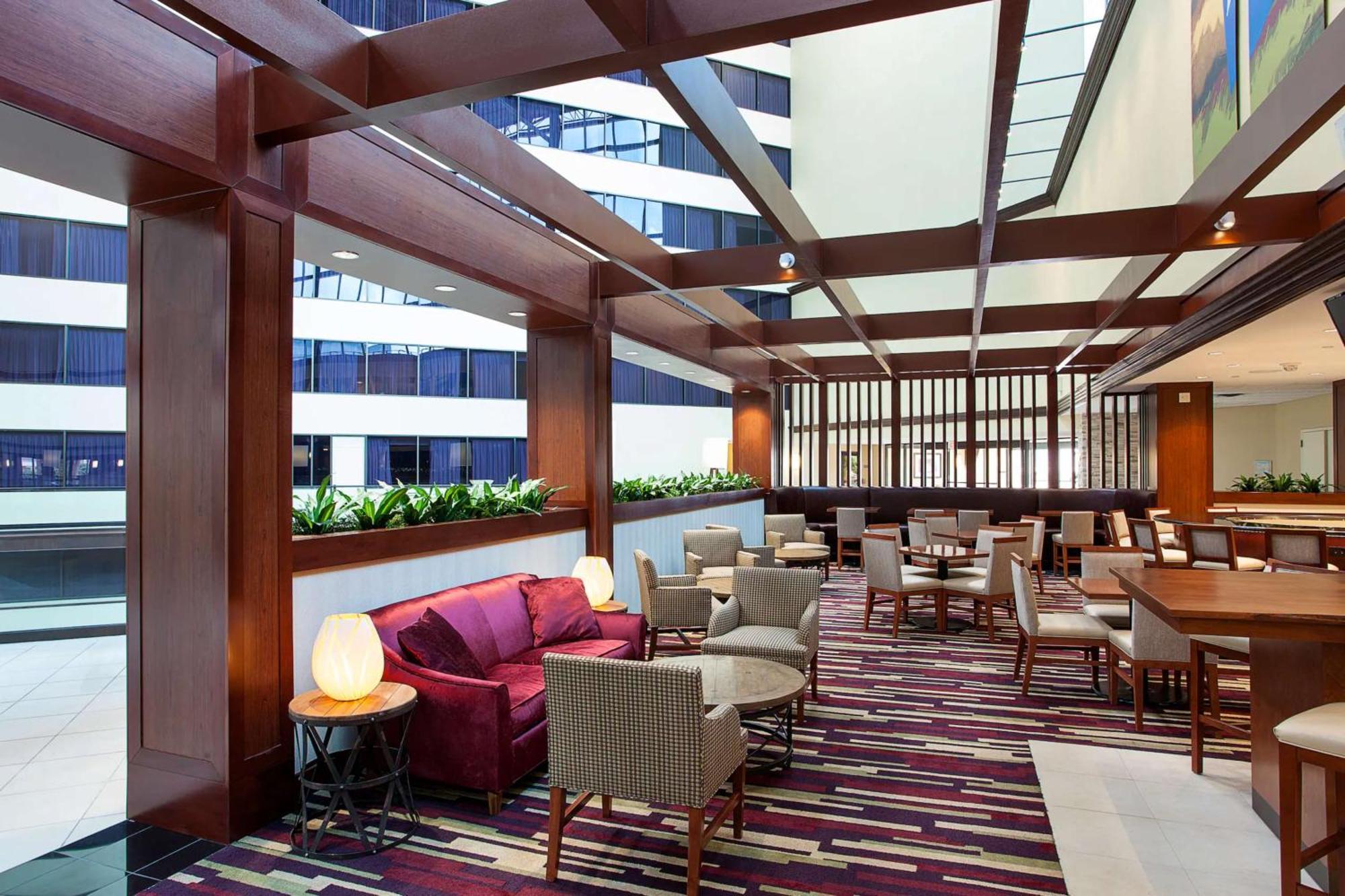 Sonesta Iah Airport Hotel