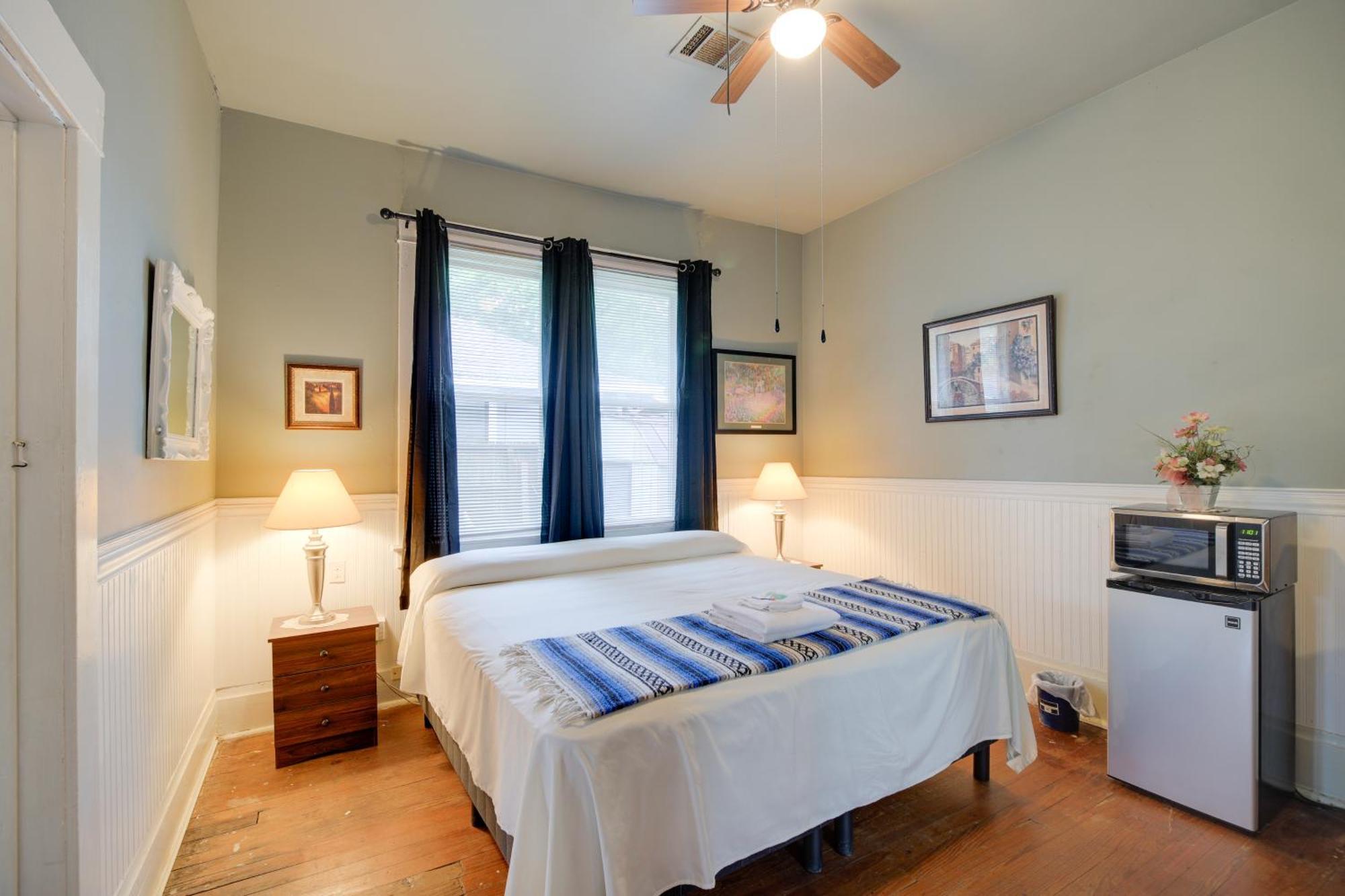 Pet-friendly With Yard 3 Mi To Dtwn Houston!