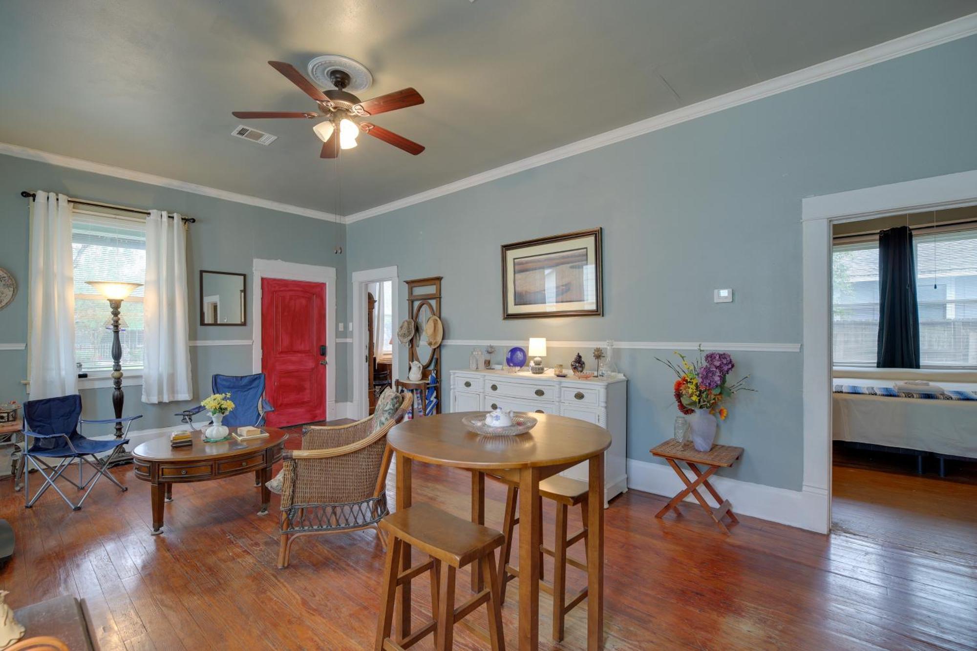 Holiday home Pet-friendly With Yard 3 Mi To Dtwn Houston! Houston