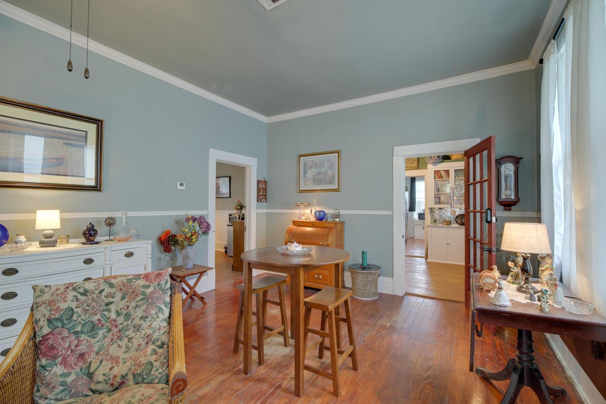 Holiday home Pet-friendly With Yard 3 Mi To Dtwn Houston!