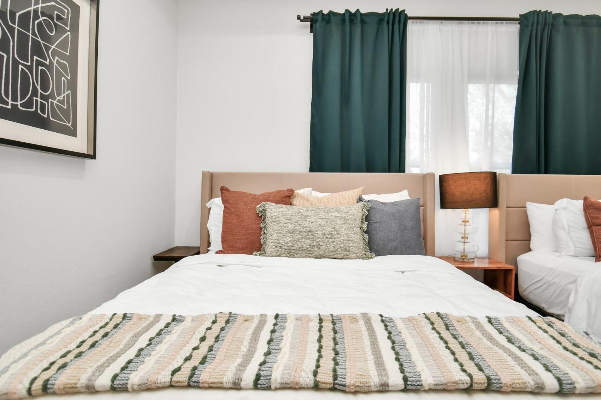 1 Miles From Hdt Kingbed Freeparking Laudry Villa *
