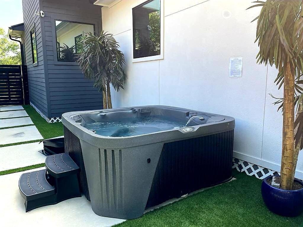Houston's Downtown Bloom House - Spacious Floral Escape For Groups Holiday home *