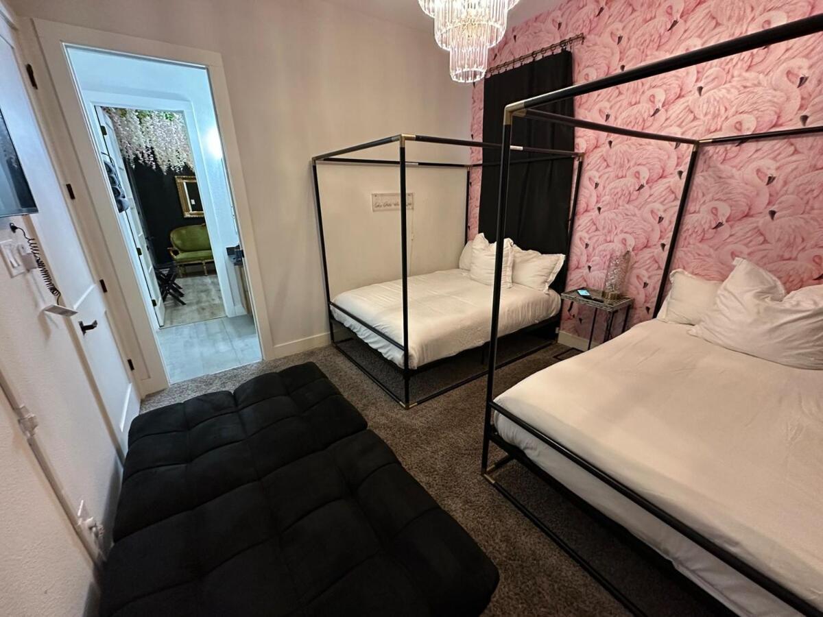 Houston's Downtown Bloom House - Spacious Floral Escape For Groups Holiday home Houston