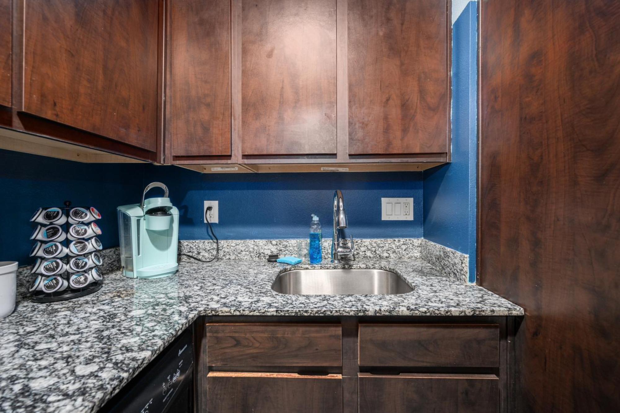 1-bedroom Near Houston's Attractions With Free Park Apartment Houston