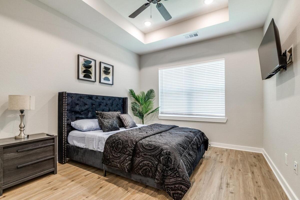 Elegant Stylish In Gated Neighborhood! * Houston