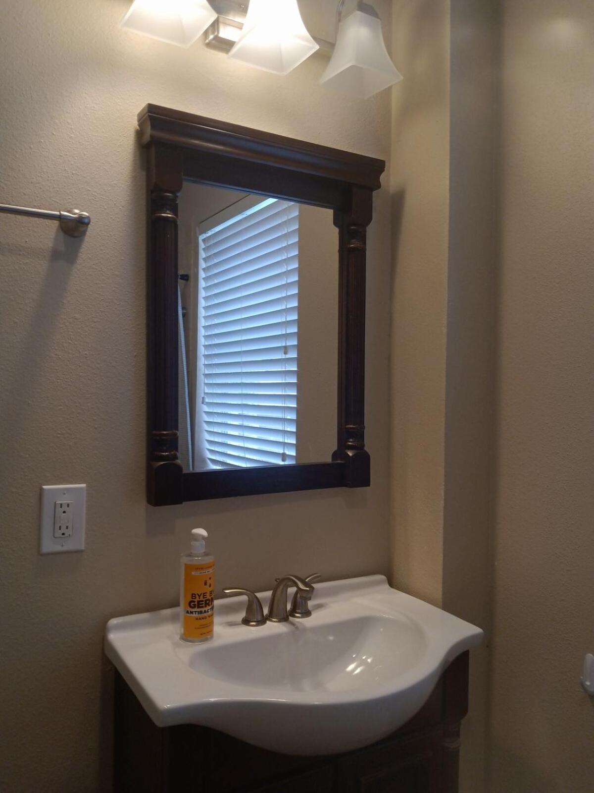 3bd 2bath Spacious Downstairs Duplex Apartment *