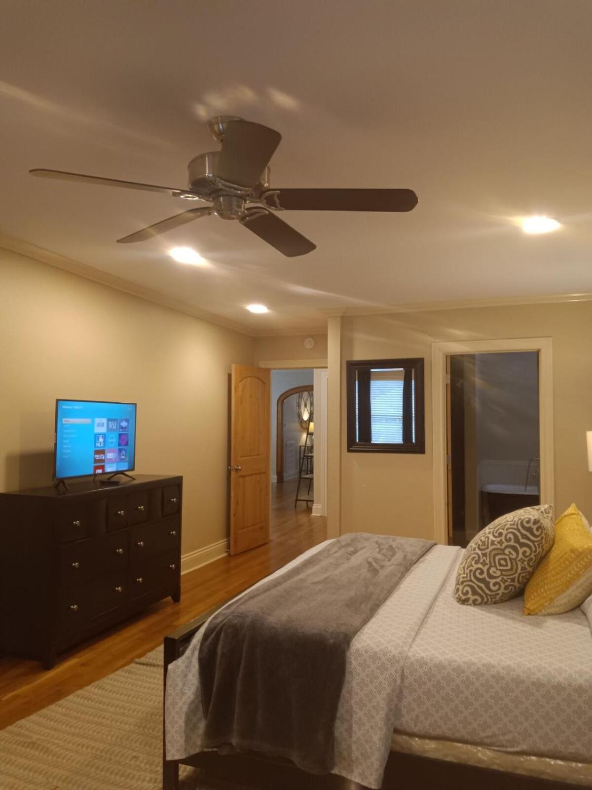 3bd 2bath Spacious Downstairs Duplex