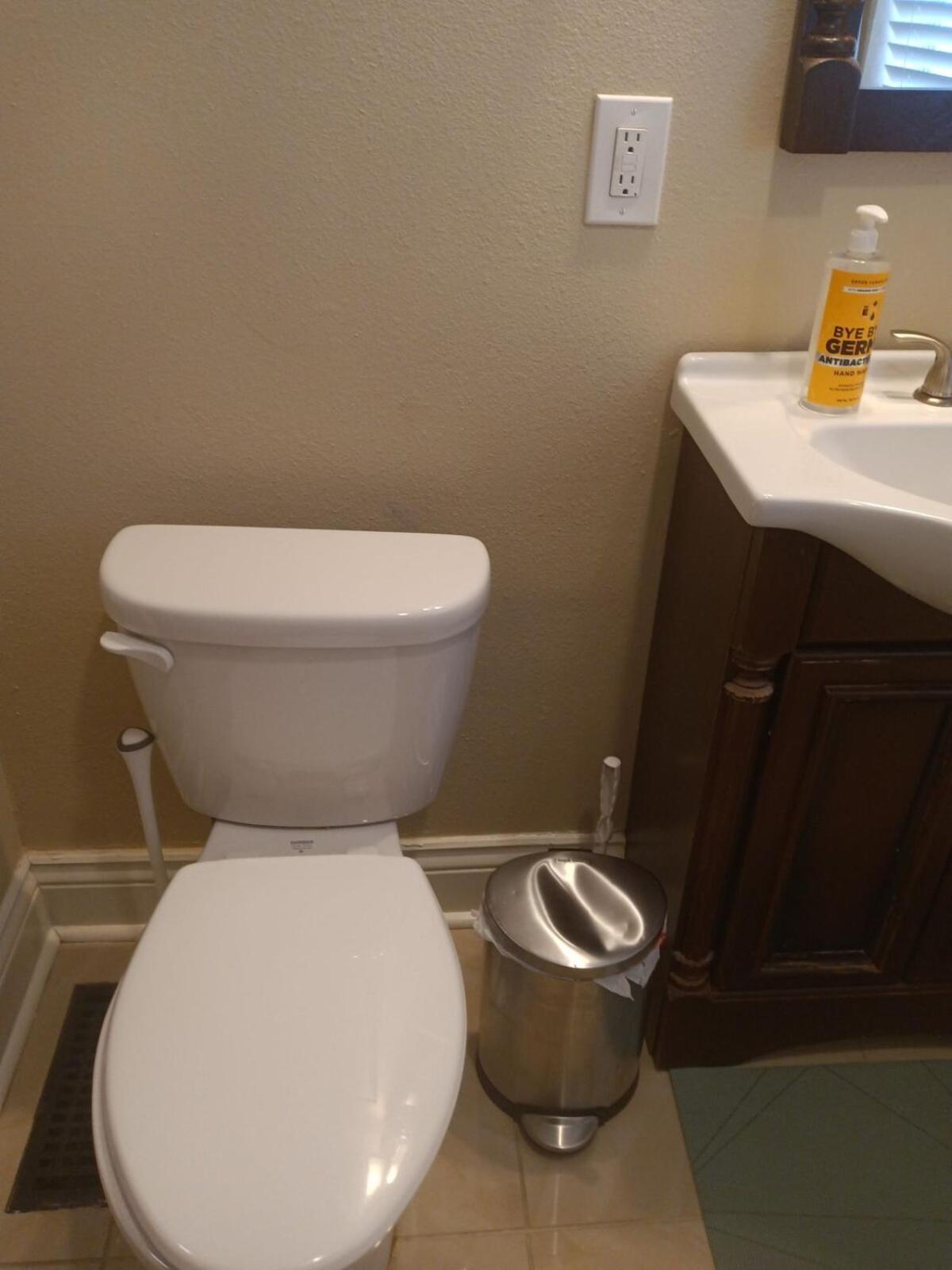 3bd 2bath Spacious Downstairs Duplex *