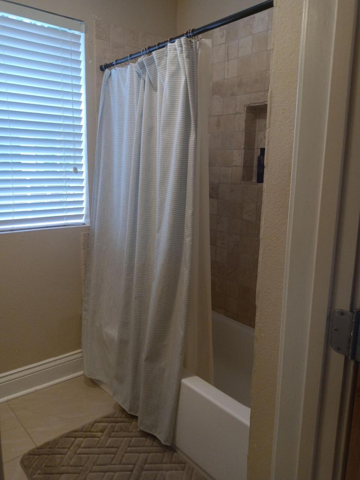 3bd 2bath Spacious Downstairs Duplex Apartment