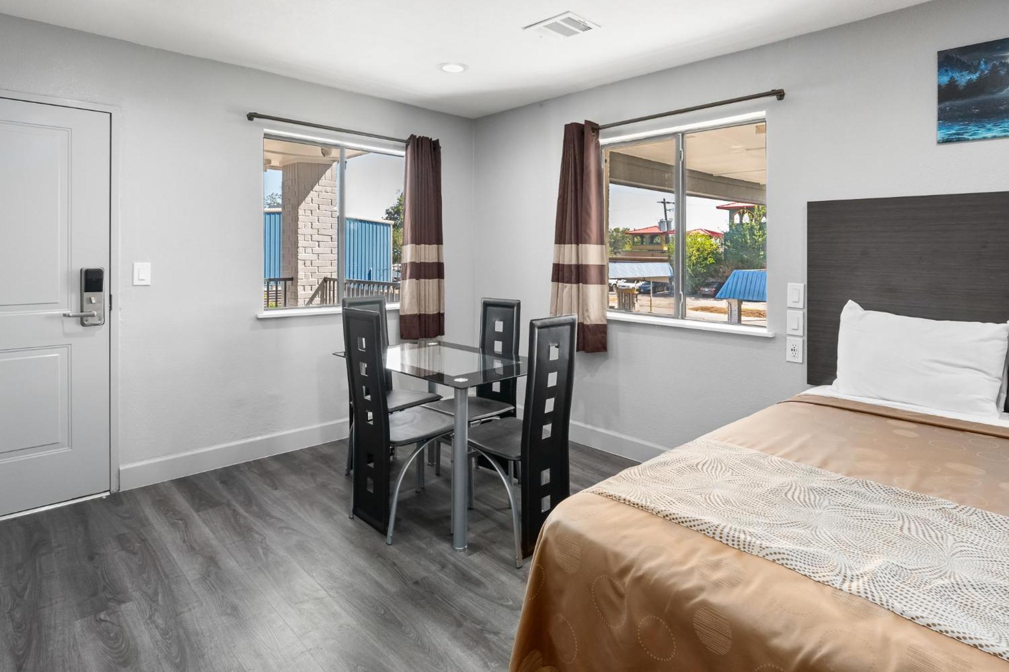 Hotel Moonlight - I-45 & Airline *
