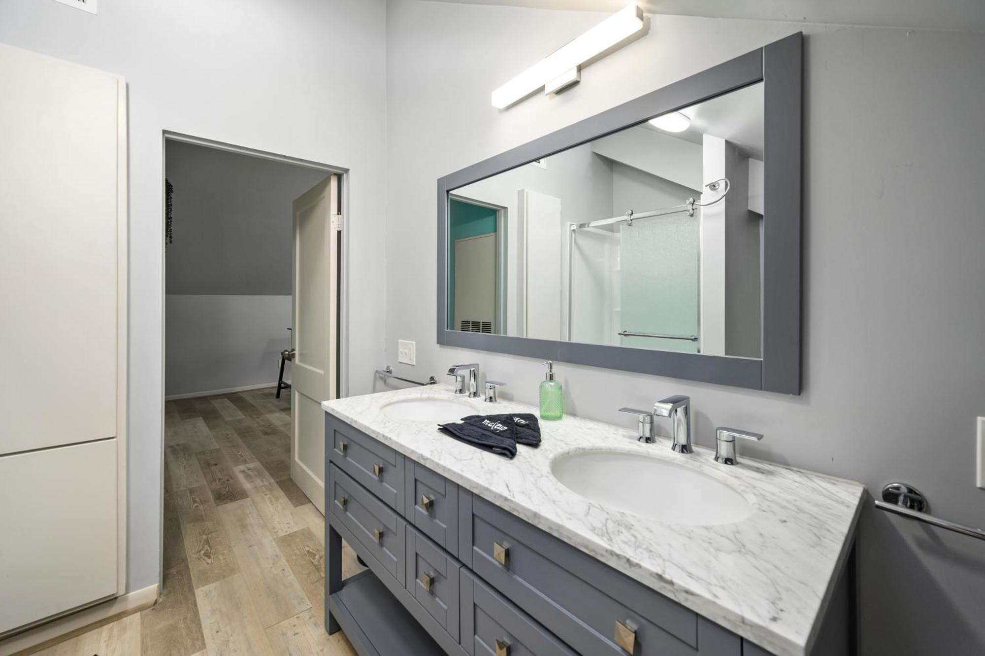 Cozy & Spacious Montrose Retreat With 3br Near Attractions * Houston