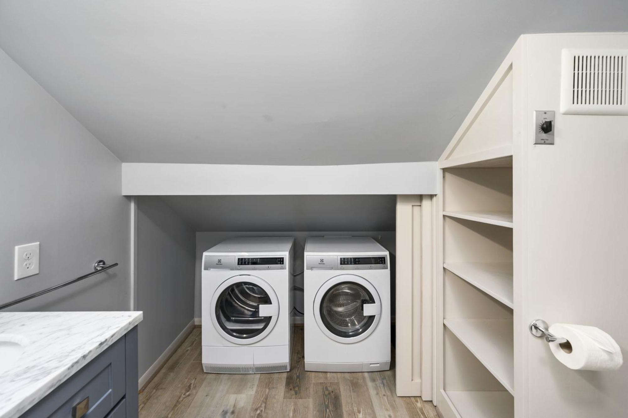 Cozy & Spacious Montrose Retreat With 3br Near Attractions Apartment Houston