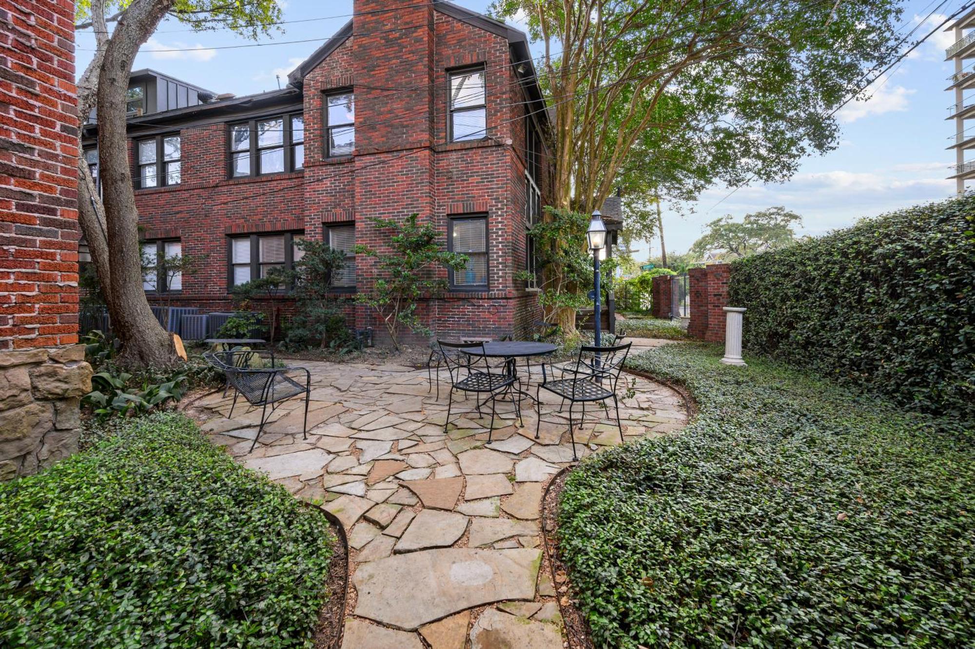 Apartment Cozy & Spacious Montrose Retreat With 3br Near Attractions Houston