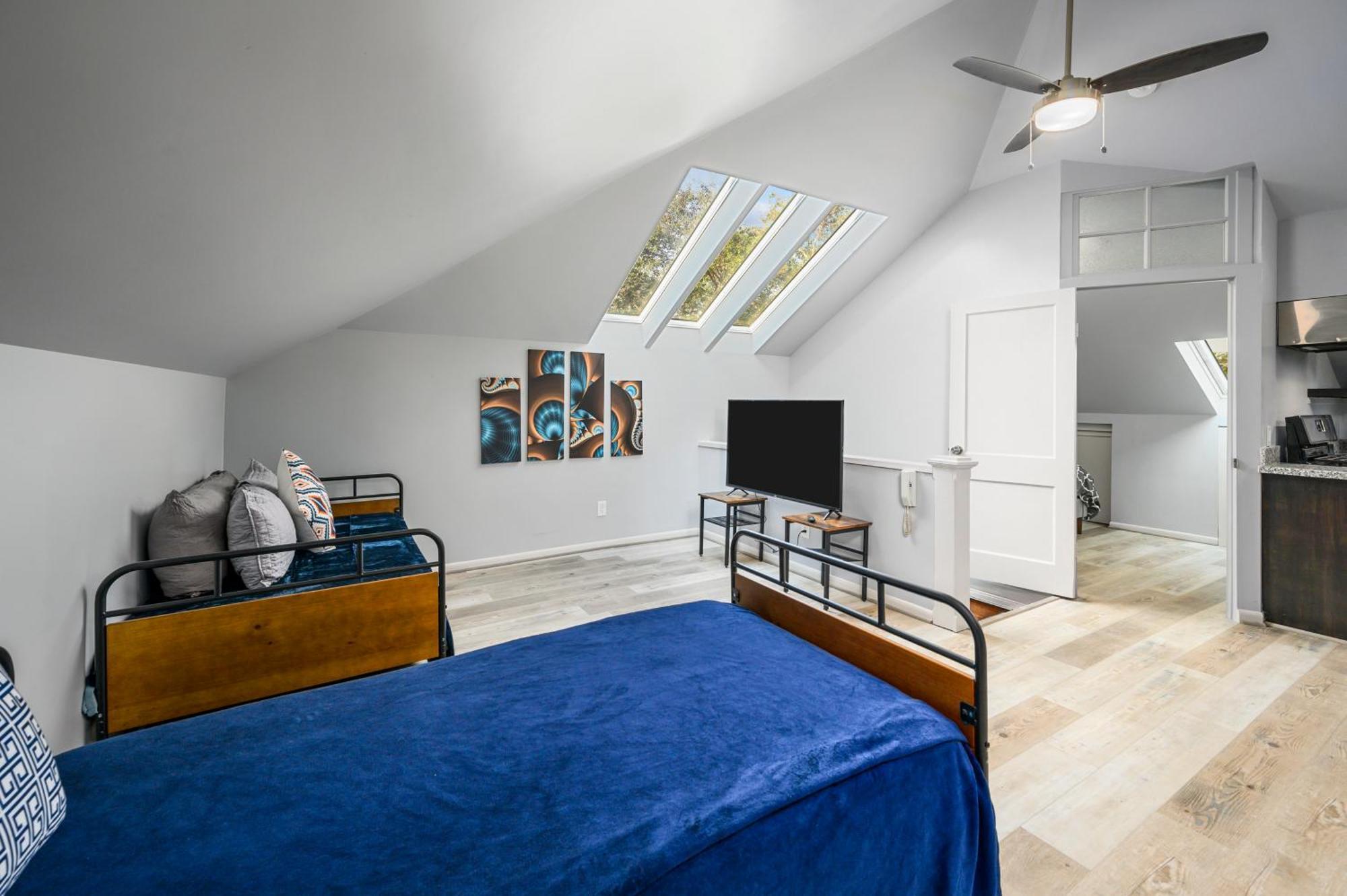 Cozy & Spacious Montrose Retreat With 3br Near Attractions * Houston