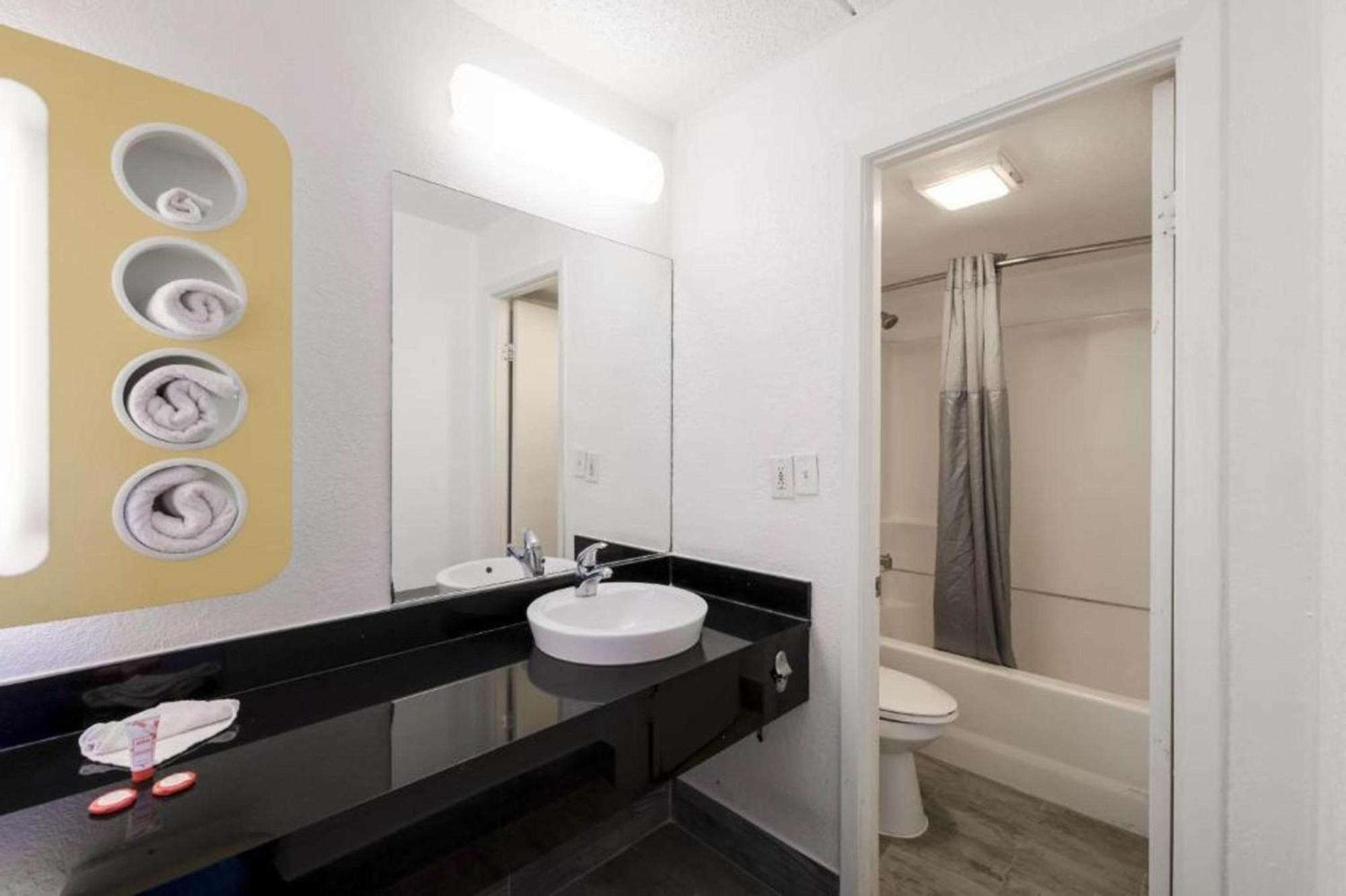 Hotel Oyo Katy Freeway