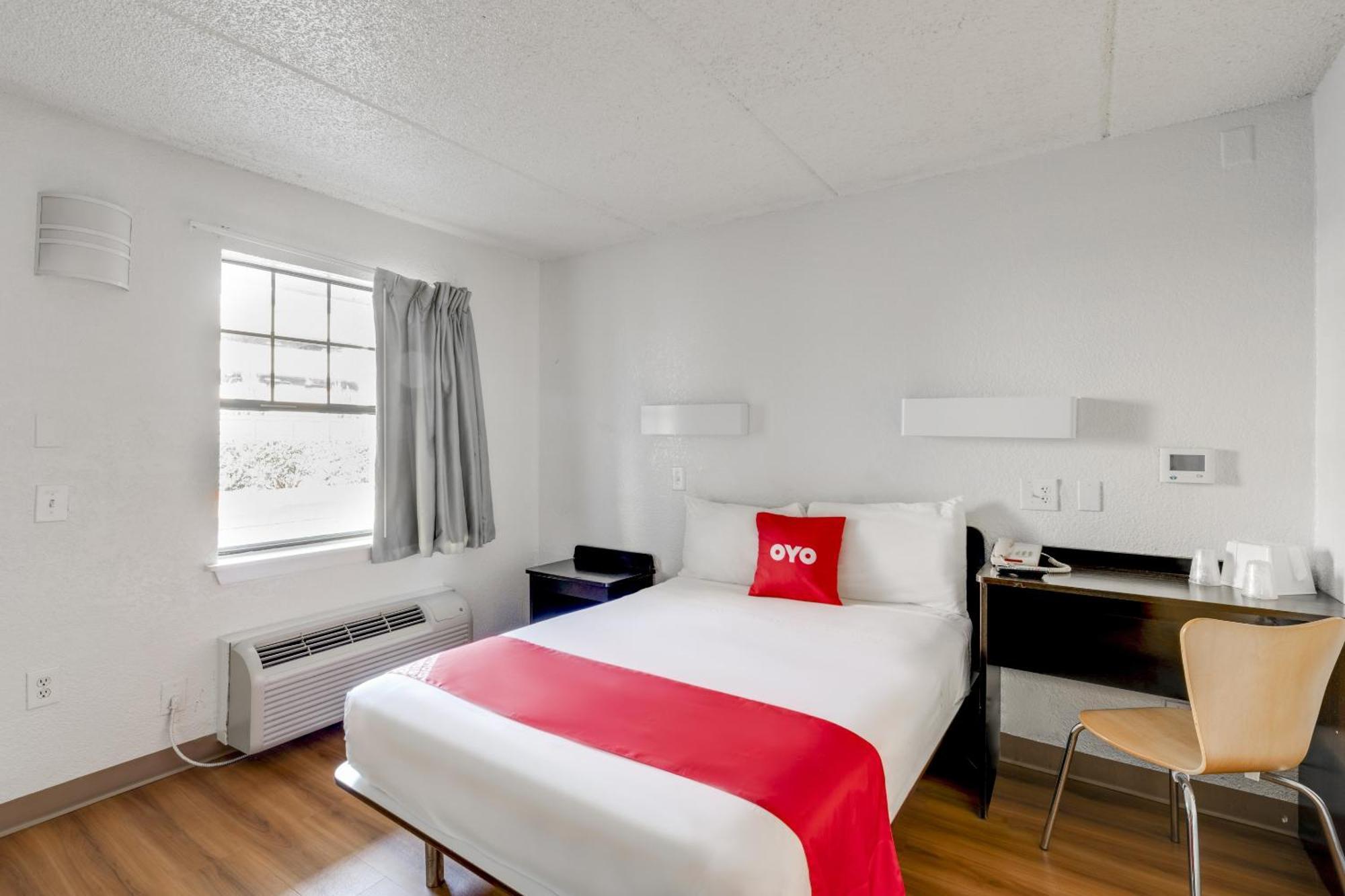 Oyo Katy Freeway Hotel 2*