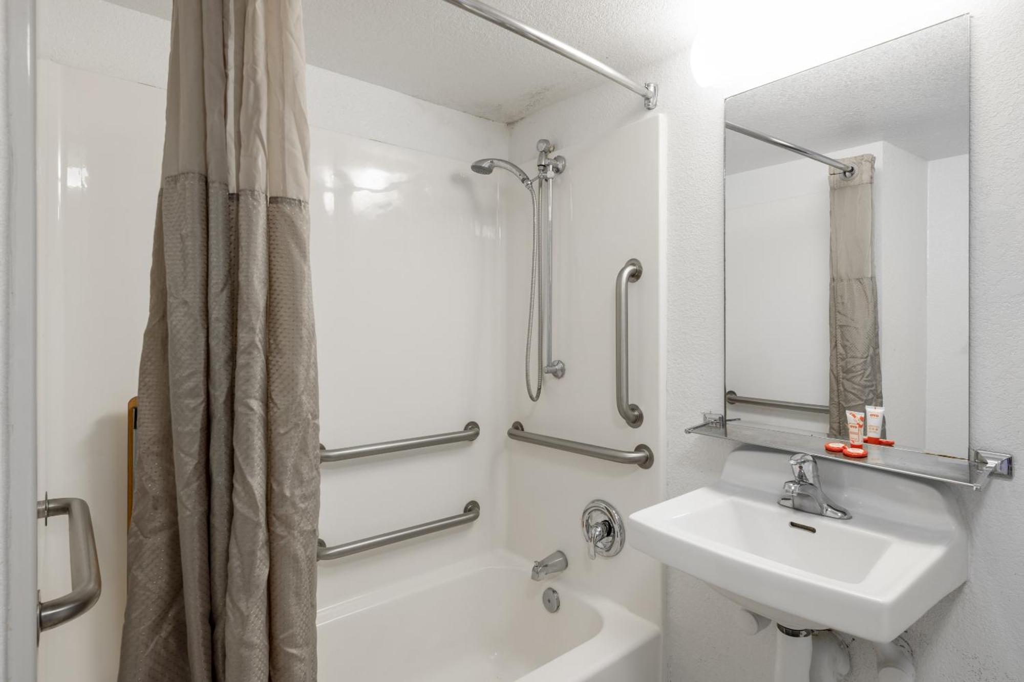 Oyo Katy Freeway Hotel 2*